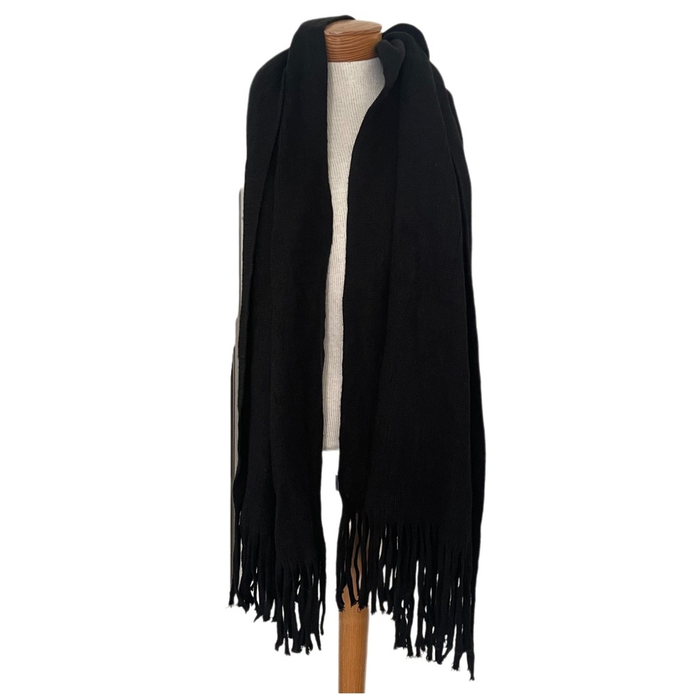 Steve Madden Large Woven Black Scarf
